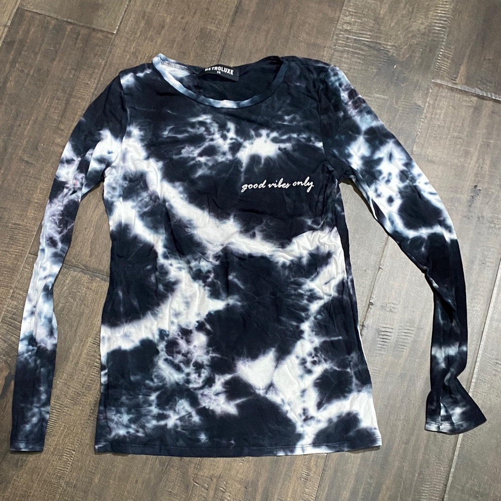 Trendy Black and White Tie-Dye Long Sleeve Top